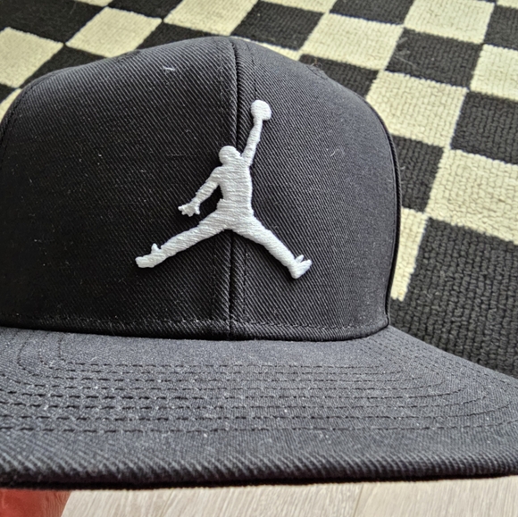 Black Pro Cap by Jordan - Picture 3 of 7